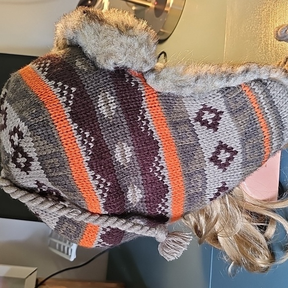 Cozy Knit Adult Trapper Hat with Faux Fur Lining. One Size . - Picture 2 of 6